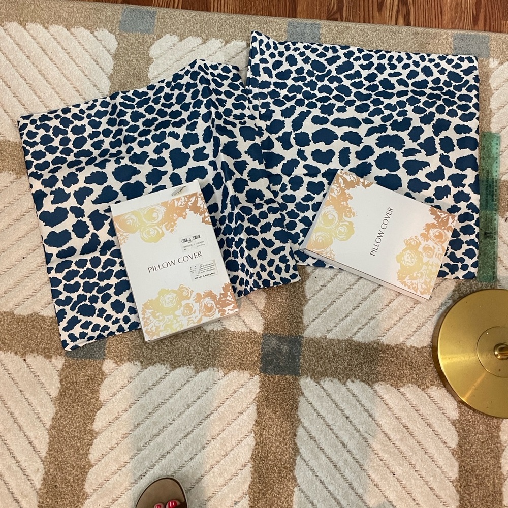 Blue and White Leopard Print Pillow Covers (4) - Picture 4 of 4